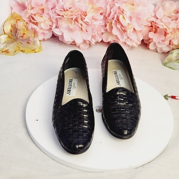 TROTTERS Liz Black Woven Leather Women's Loafer Style Shoe Size: 7N - Picture 1 of 12
